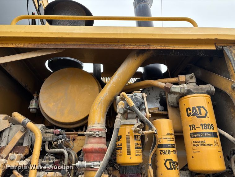 image for item ED2408 2005 Caterpillar 12H motor grader