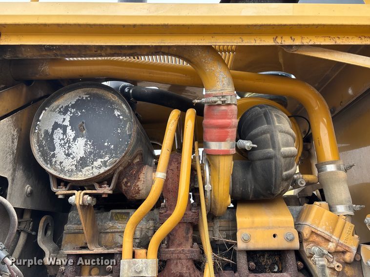 image for item ED2408 2005 Caterpillar 12H motor grader