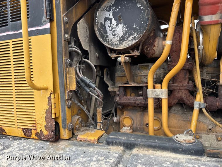 image for item ED2408 2005 Caterpillar 12H motor grader