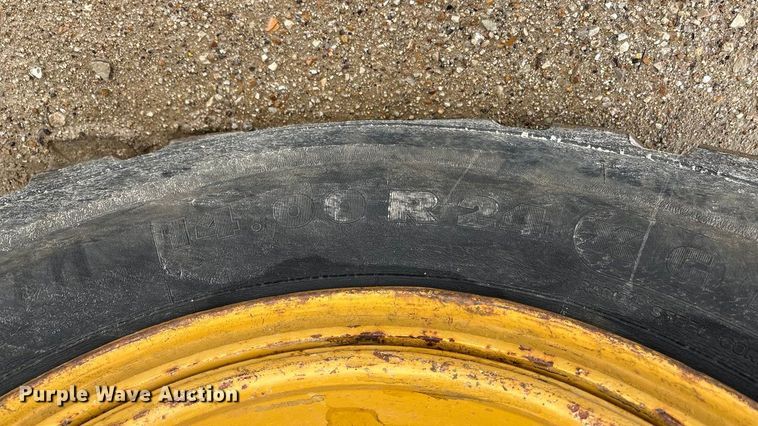 image for item ED2408 2005 Caterpillar 12H motor grader