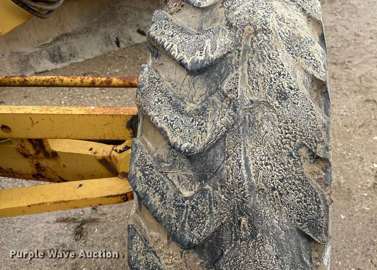 image for item ED2408 2005 Caterpillar 12H motor grader