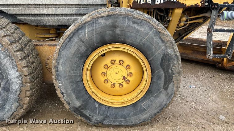 image for item ED2408 2005 Caterpillar 12H motor grader