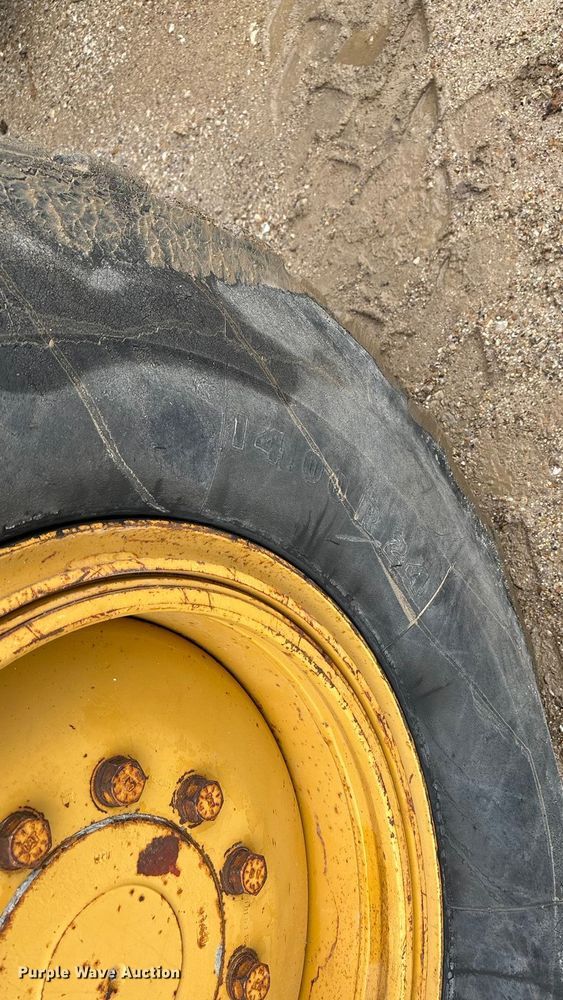 image for item ED2408 2005 Caterpillar 12H motor grader