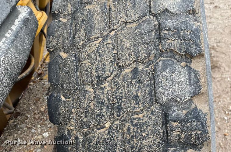 image for item ED2408 2005 Caterpillar 12H motor grader