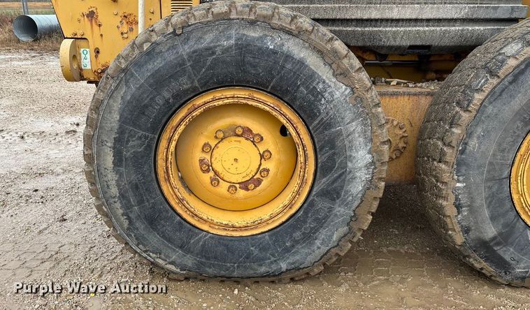 image for item ED2408 2005 Caterpillar 12H motor grader