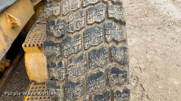 image for item ED2408 2005 Caterpillar 12H motor grader