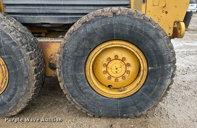 image for item ED2408 2005 Caterpillar 12H motor grader