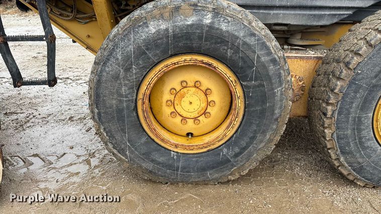 image for item ED2408 2005 Caterpillar 12H motor grader