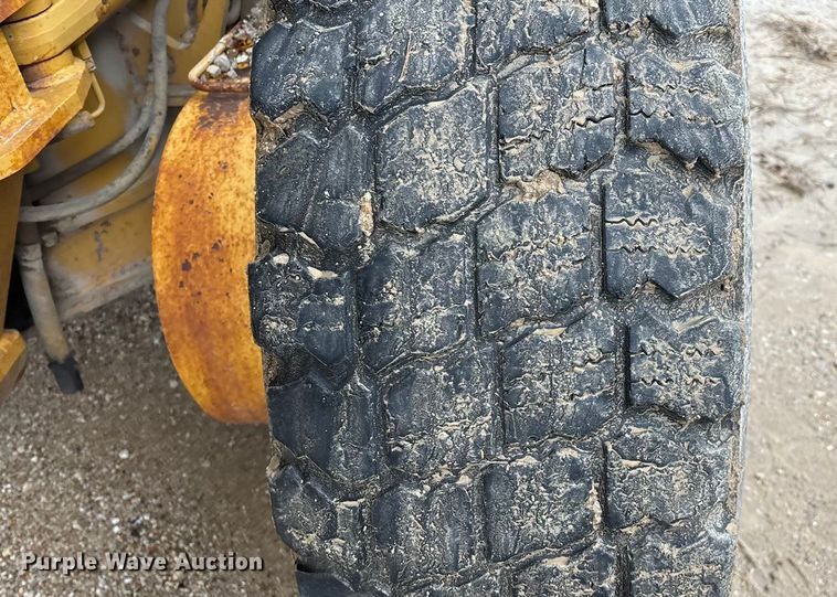 image for item ED2408 2005 Caterpillar 12H motor grader