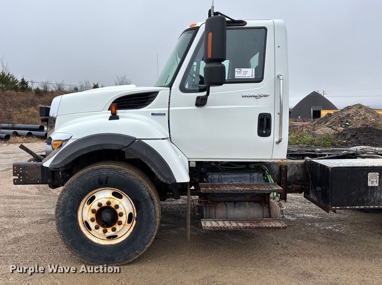 image for item ED2409 2009 International WorkStar 7500 truck cab and chassis