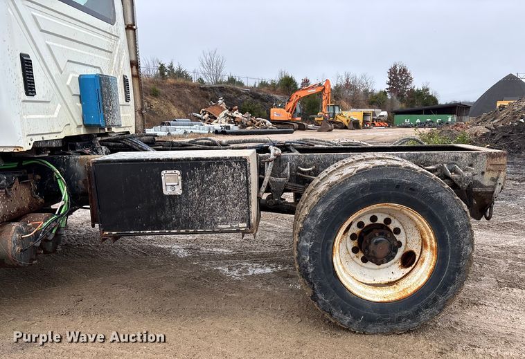 image for item ED2409 2009 International WorkStar 7500 truck cab and chassis