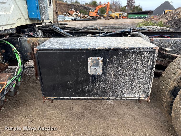 image for item ED2409 2009 International WorkStar 7500 truck cab and chassis