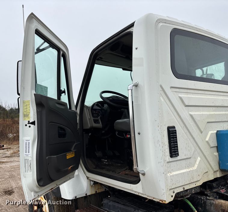 image for item ED2409 2009 International WorkStar 7500 truck cab and chassis