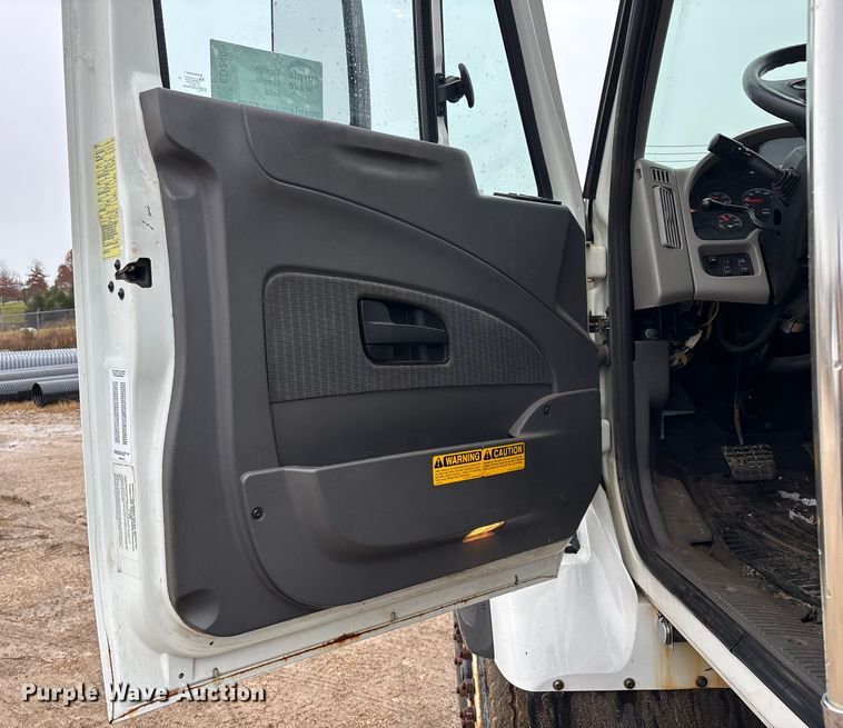 image for item ED2409 2009 International WorkStar 7500 truck cab and chassis