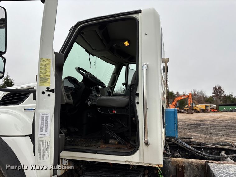 image for item ED2409 2009 International WorkStar 7500 truck cab and chassis
