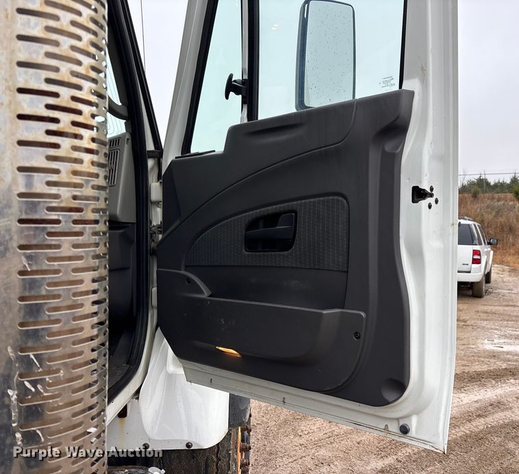 image for item ED2409 2009 International WorkStar 7500 truck cab and chassis