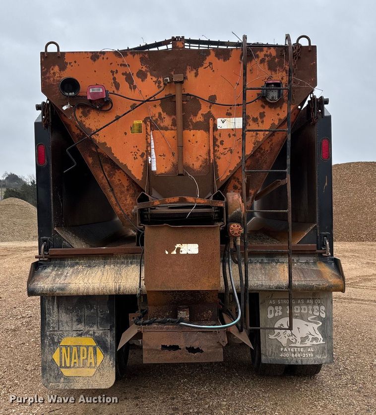 image for item ED2413 2006 International 7500 dump truck