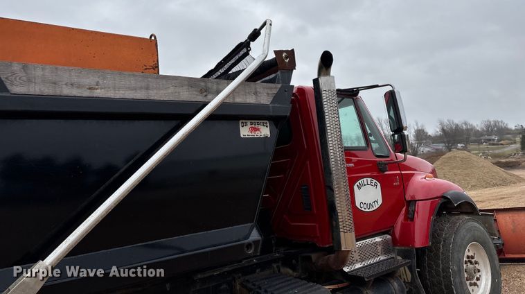 image for item ED2413 2006 International 7500 dump truck