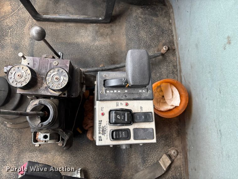 image for item ED2413 2006 International 7500 dump truck