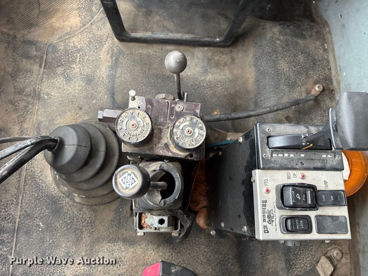 image for item ED2413 2006 International 7500 dump truck