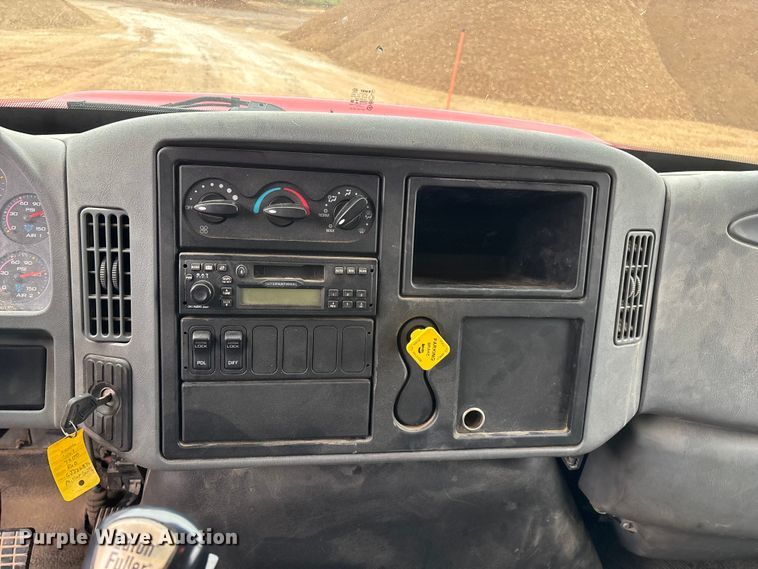 image for item ED2413 2006 International 7500 dump truck