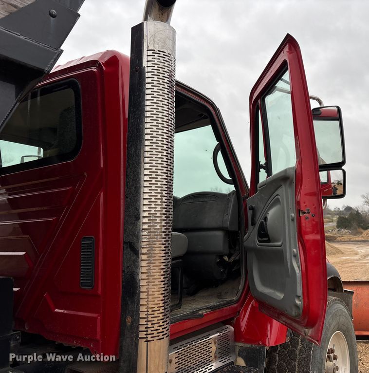 image for item ED2413 2006 International 7500 dump truck