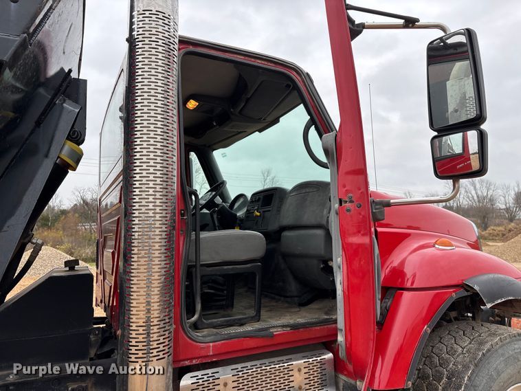 image for item ED2413 2006 International 7500 dump truck