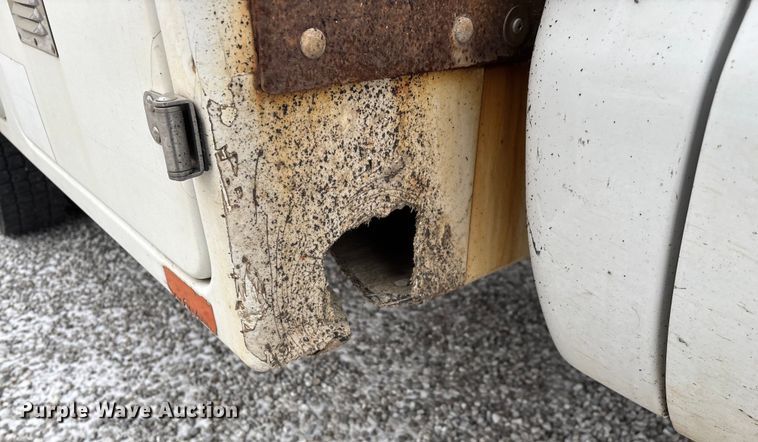 image for item ED2420 2011 Ford F450 Super Duty bucket truck