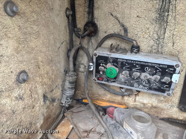 image for item ED2420 2011 Ford F450 Super Duty bucket truck