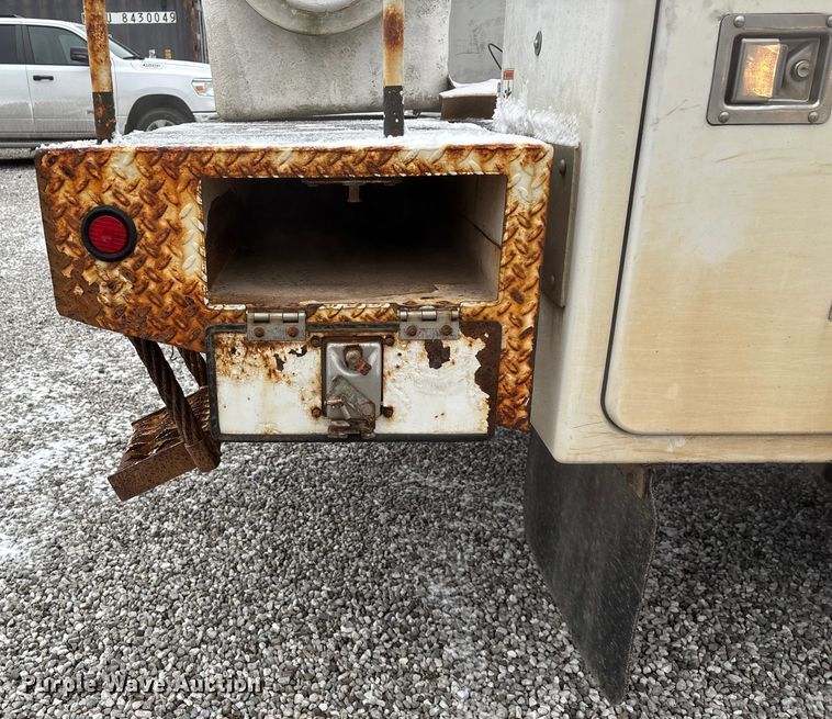 image for item ED2420 2011 Ford F450 Super Duty bucket truck