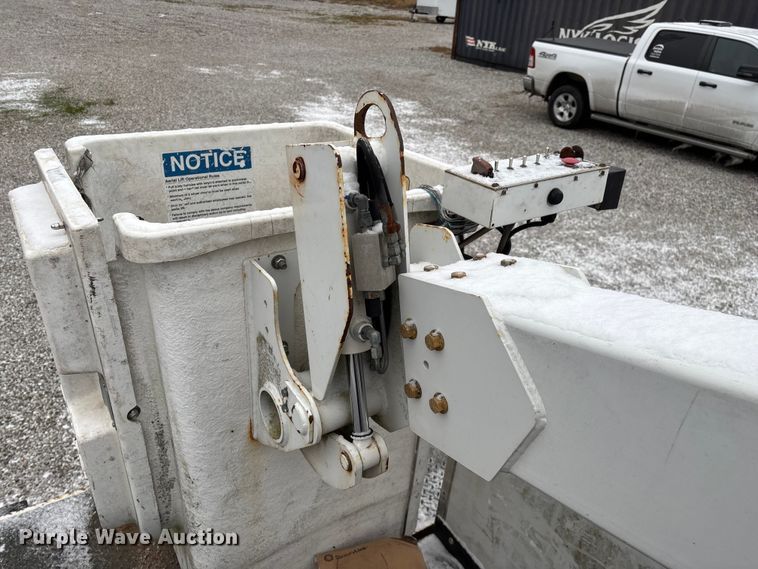 image for item ED2420 2011 Ford F450 Super Duty bucket truck