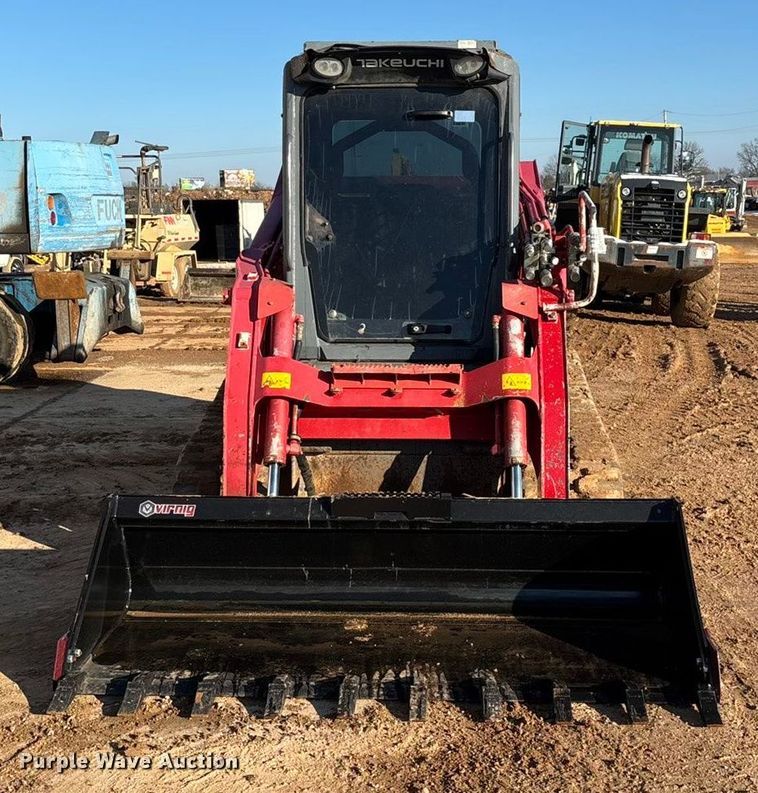 MINI CARGADOR SOBRE ORUGAS TAKEUCHI TL12V2