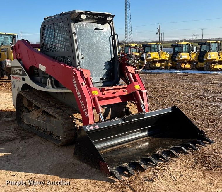 MINI CARGADOR SOBRE ORUGAS TAKEUCHI TL12V2
