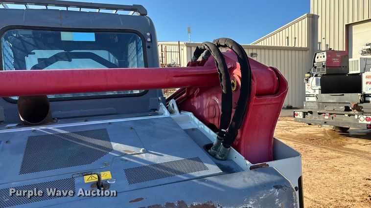 image for item ED2424 Takeuchi TL12V2 tracked skid steer loader