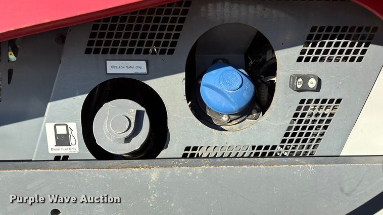 image for item ED2424 Takeuchi TL12V2 tracked skid steer loader