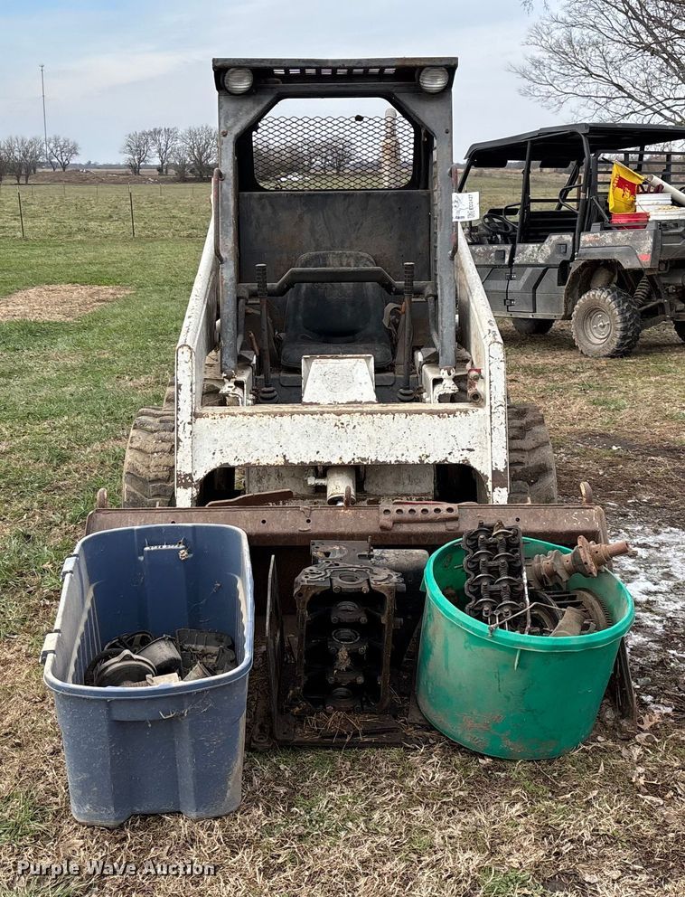 image for item ED2427 1993 Bobcat 742B skid steer loader