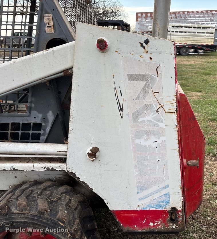 image for item ED2427 1993 Bobcat 742B skid steer loader