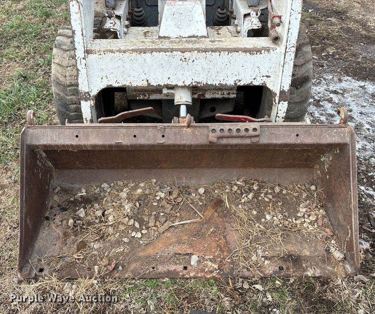 image for item ED2427 1993 Bobcat 742B skid steer loader