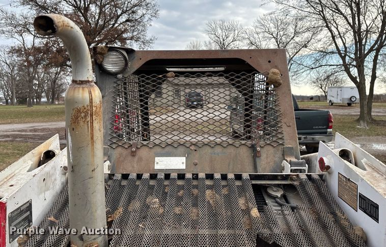 image for item ED2427 1993 Bobcat 742B skid steer loader