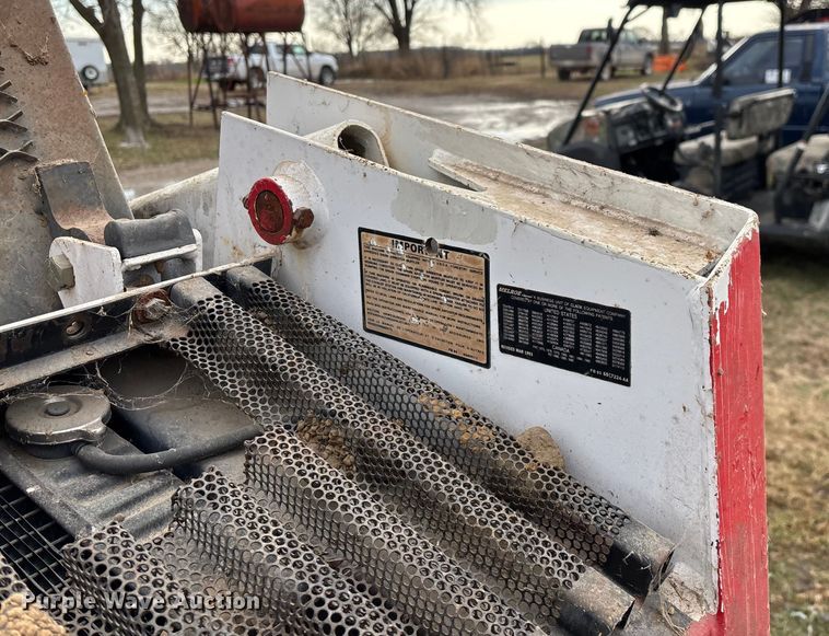 image for item ED2427 1993 Bobcat 742B skid steer loader