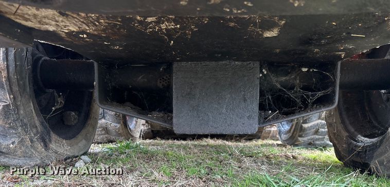 image for item ED2427 1993 Bobcat 742B skid steer loader