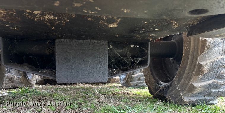 image for item ED2427 1993 Bobcat 742B skid steer loader