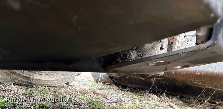 image for item ED2427 1993 Bobcat 742B skid steer loader