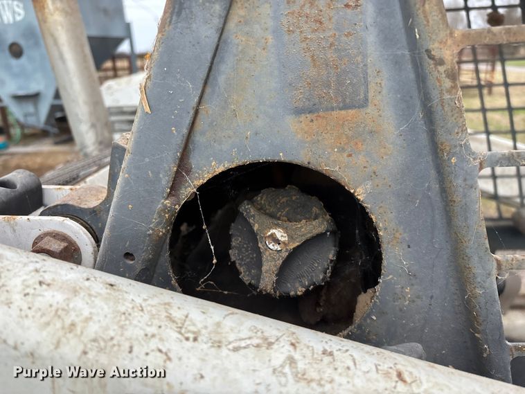 image for item ED2427 1993 Bobcat 742B skid steer loader