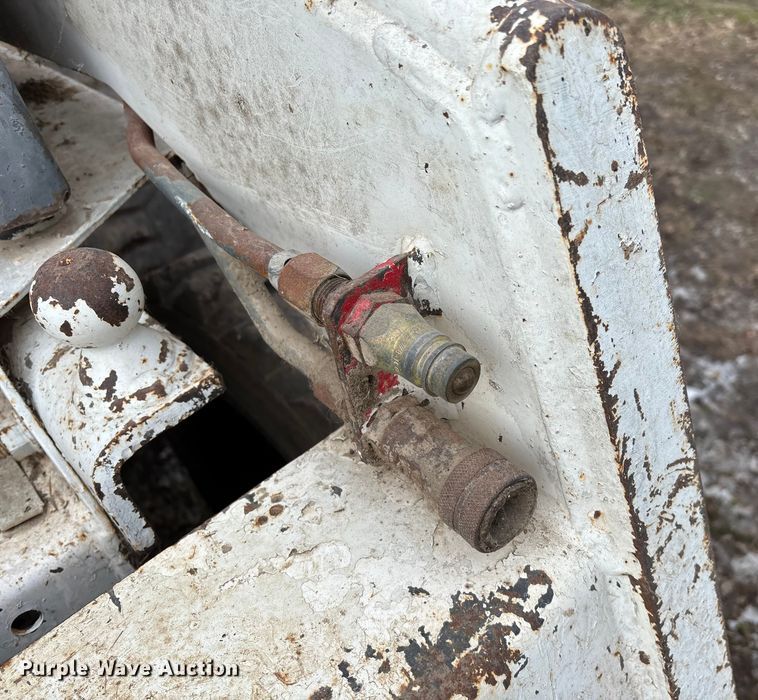 image for item ED2427 1993 Bobcat 742B skid steer loader