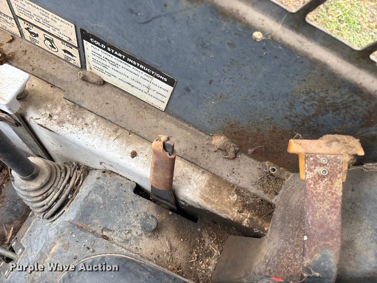 image for item ED2427 1993 Bobcat 742B skid steer loader