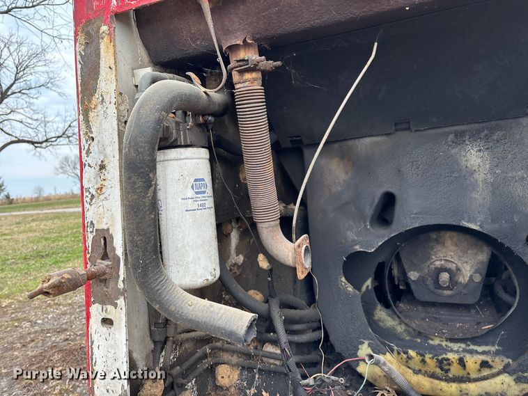 image for item ED2427 1993 Bobcat 742B skid steer loader