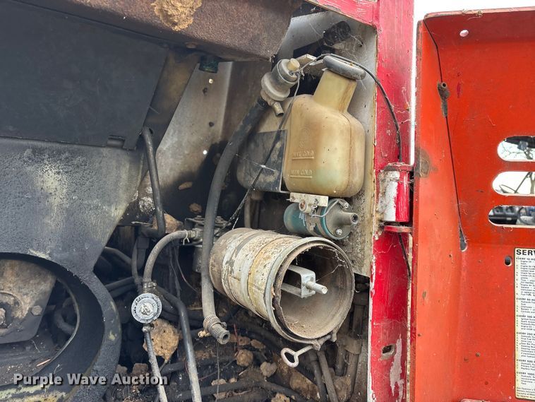 image for item ED2427 1993 Bobcat 742B skid steer loader