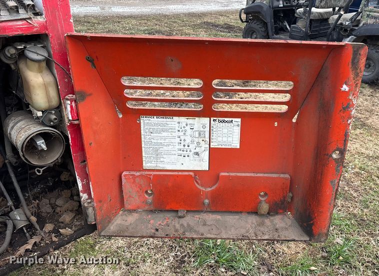 image for item ED2427 1993 Bobcat 742B skid steer loader
