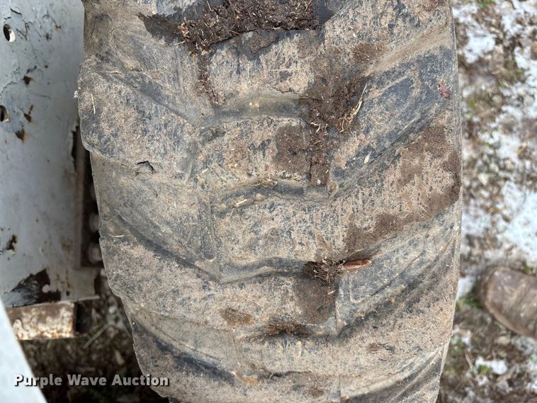 image for item ED2427 1993 Bobcat 742B skid steer loader